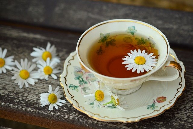 Best Home Remedies to Quit Smoking - chamomile tea