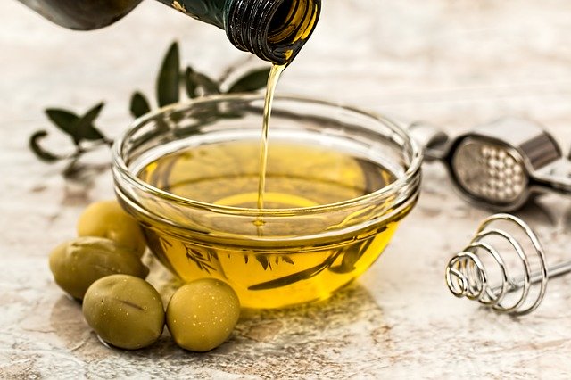 home remedies for cracked hands - olive oil