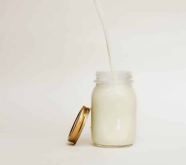 Ways to straighten hair at home - milk