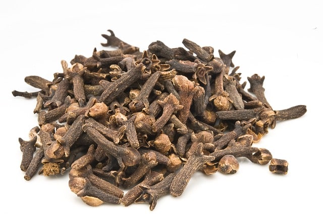 home remedies for bad breath - clove