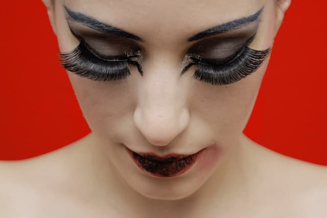 how to remove eyelash extensions - eyelash