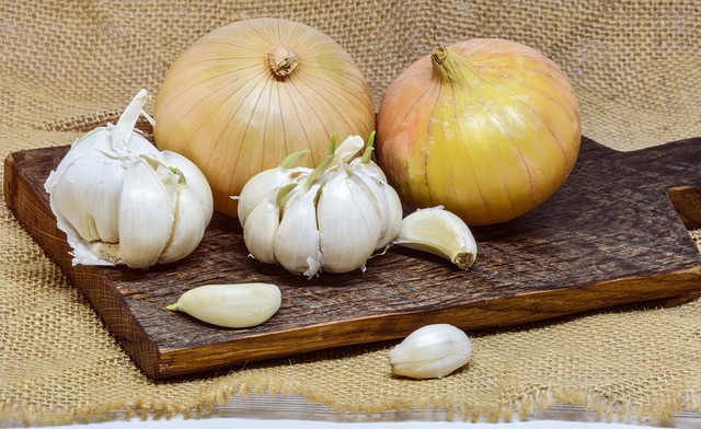 natural antibiotics - onion and garlic