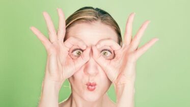 vitamins for healthy eyes - girl