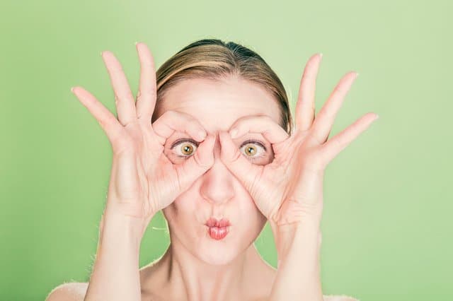 vitamins for healthy eyes - girl