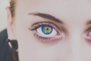 which type of eyeliner - round