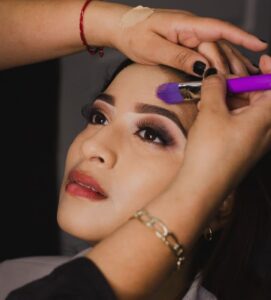eye makeup for brown eyes - Add sparkle to eye makeup.