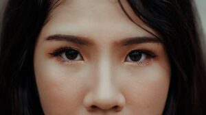 how to do eyebrows with pencil - eyebrow stencil