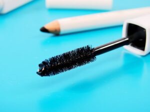 natural makeup products - mascara
