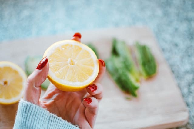 natural remedies for eyelash growth - lemon