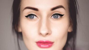 How to draw eyeliner