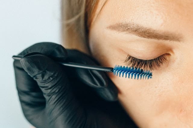 How to not get mascara on your eyelids