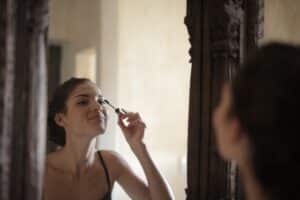 How to not get mascara on your eyelids