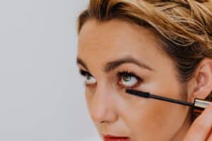 How to not get mascara on your eyelids