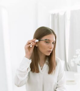 How to pluck eyebrows for the first time