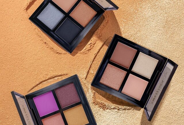 How to put eyeshadow without brush