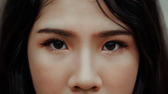 how to draw eyeliner - small eyelids