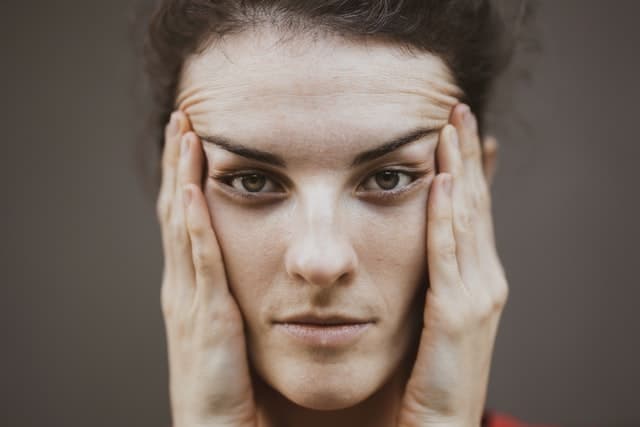 how to lift eyebrows