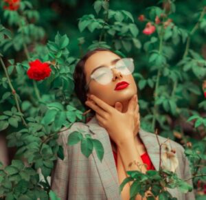 Eye makeup for glasses wearers