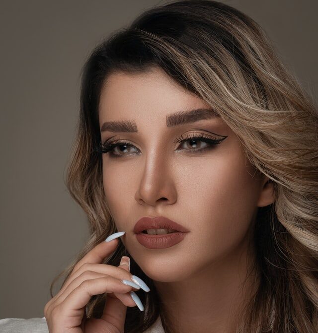 Eyelash extensions application