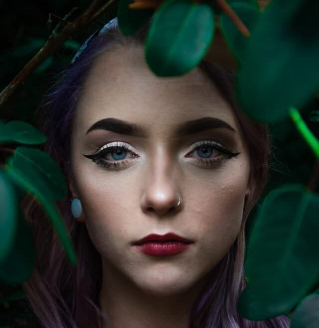 How to make eyes look slanted How to make eyes look slanted