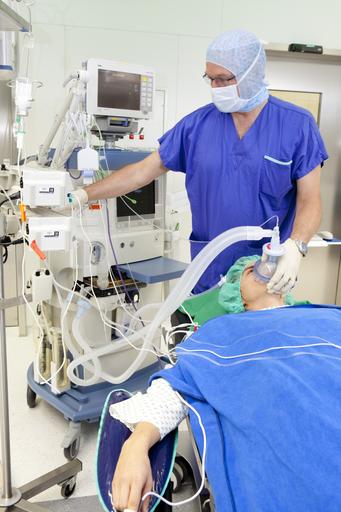 how-to-become-an-anesthesiologist-in-8-steps-health-learner